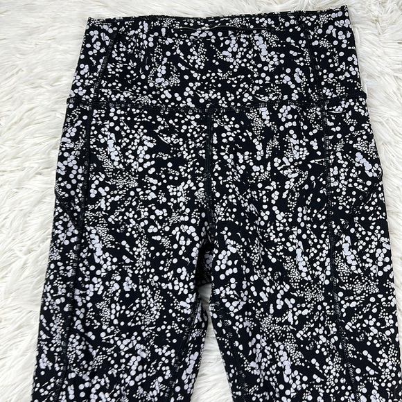 Lululemon In Movement 7/8 Tight *Everlux 25" Chirasu Black - Picture 2 of 6